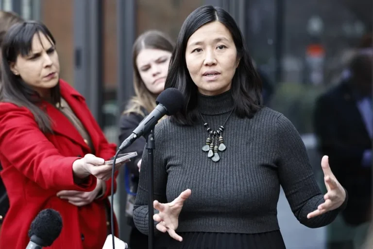 Trump inicia guerra legal contra Boston