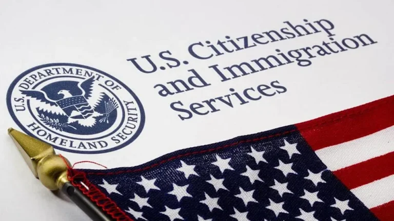 USCIS no aceptará cheques ni giros