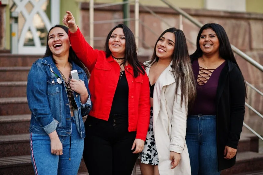 ¿Eres estudiante latino en Boston? Así puedes acceder a becas