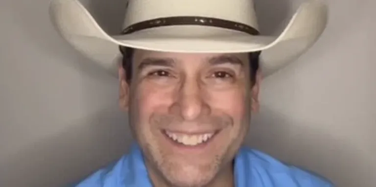 Bobby Pulido, el cantante mexicano que postula al Congreso de Texas