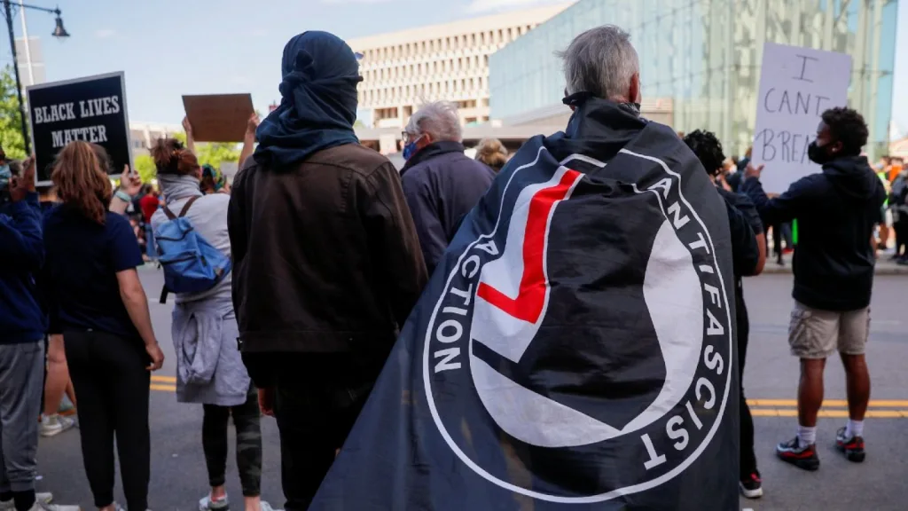 ¿Qué es Antifa, el movimiento antifascista que Trump quiere declarar terrorista?