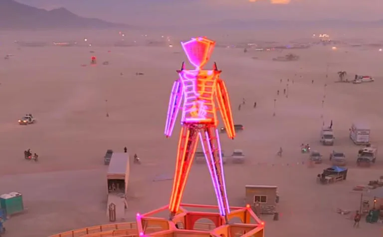 dio a luz en Burning Man