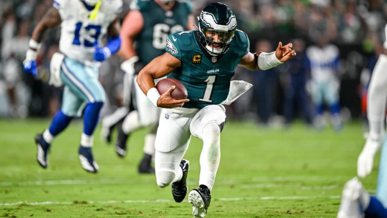 Los Eagles defiende su título de campeón ante los Cowboys