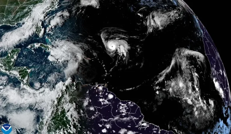 Máxima alerta: Huracán Humberto ya es categoría 5