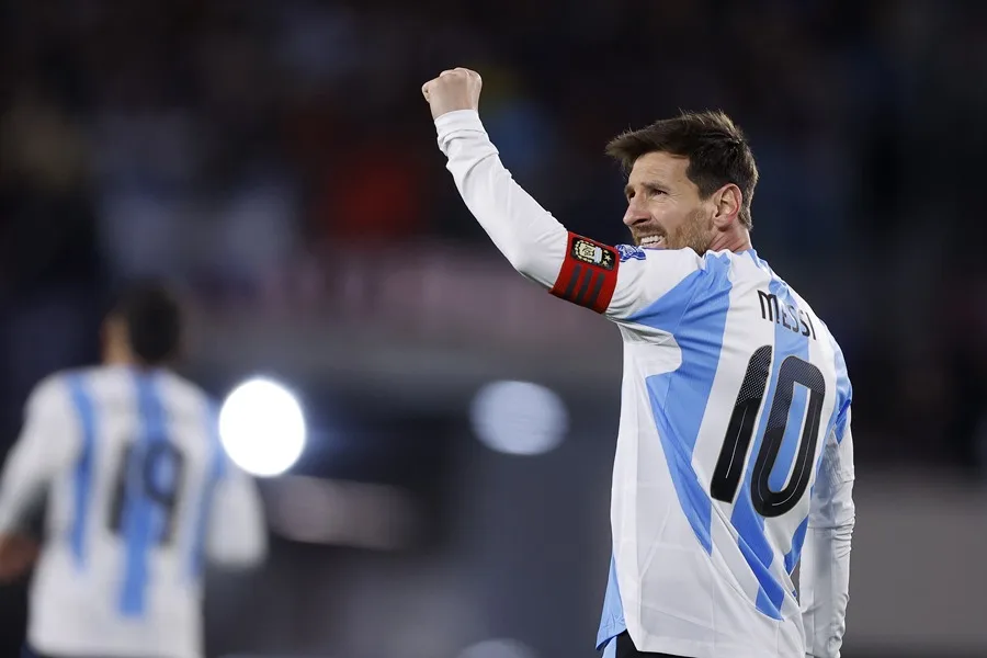 Messi se despide de Argentina con doblete ante Venezuela