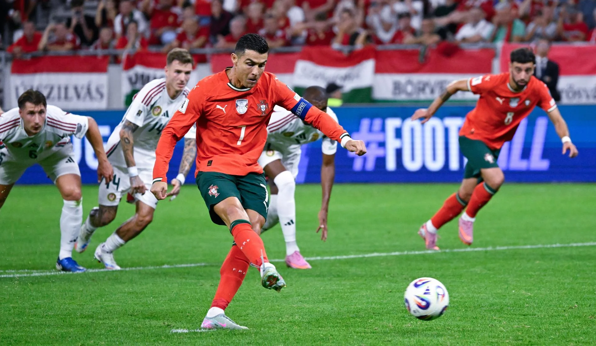 Con nuevo récord de Cristiano, Portugal vence a Hungría en las Eliminatorias