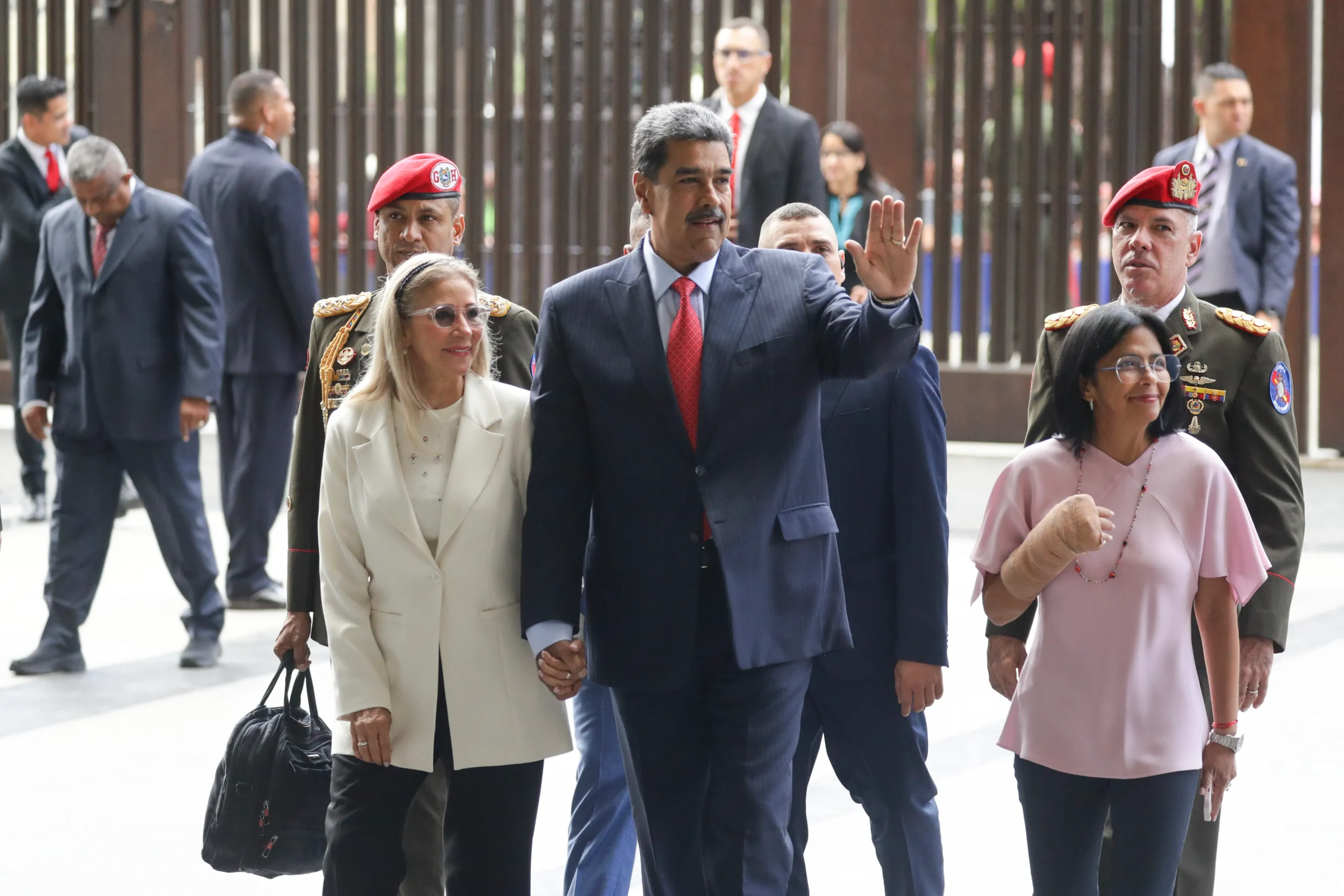 respuesta de Maduro a la crisis