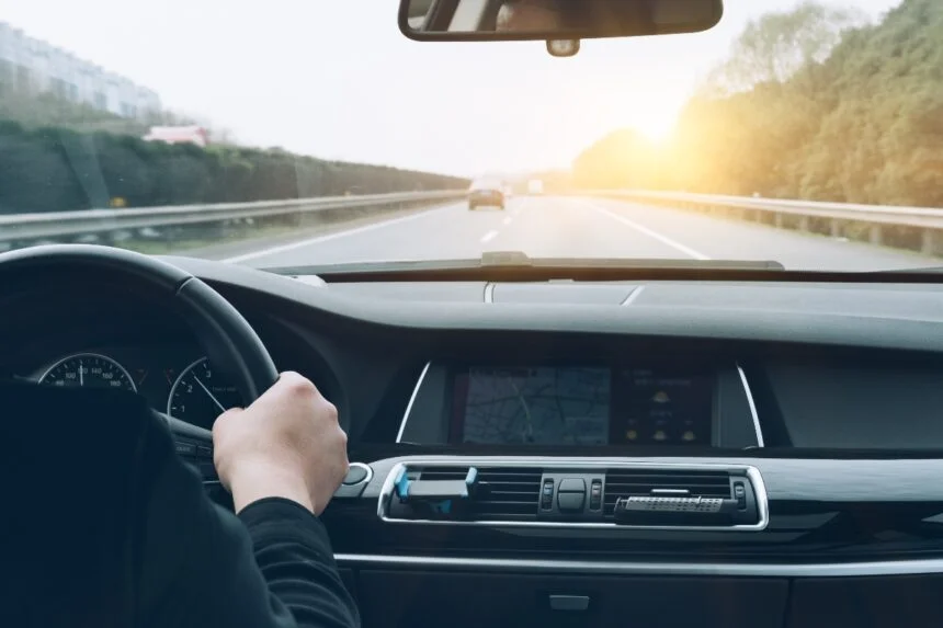 Viajes seguros: 5 claves para conducir en carretera sin riesgos