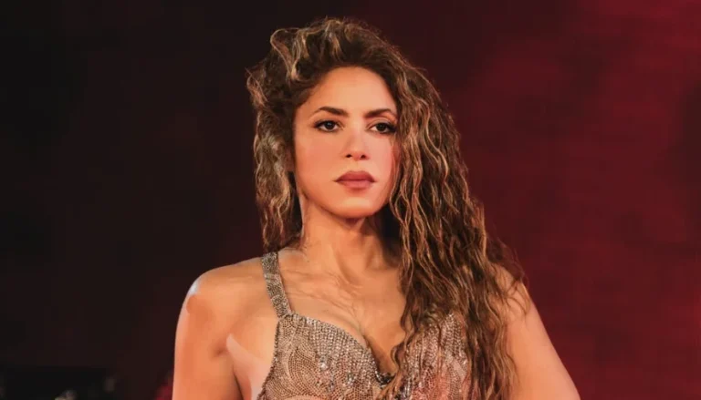 Shakira rompe en llanto al cantar “Última”, su canción con Piqué
