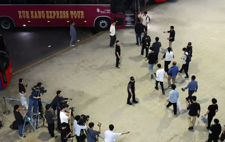 EE.UU. pide perdón por redada que detuvo a 300 surcoreanos en Georgia