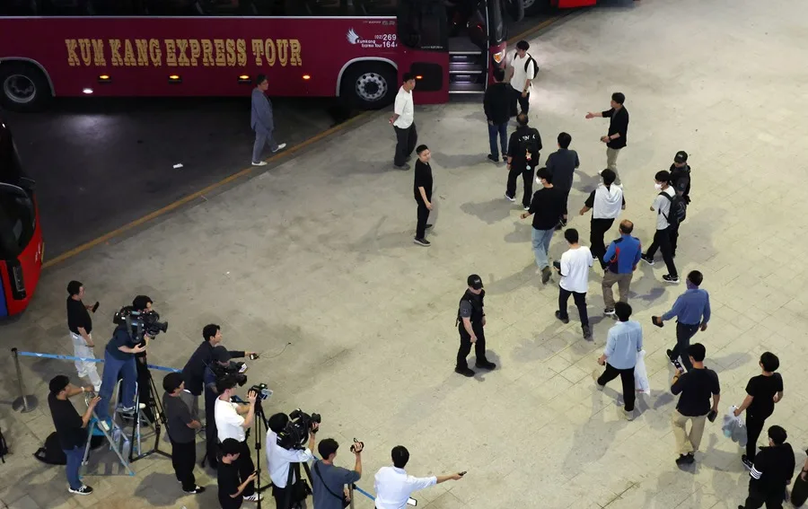 EE.UU. pide perdón por redada que detuvo a 300 surcoreanos en Georgia