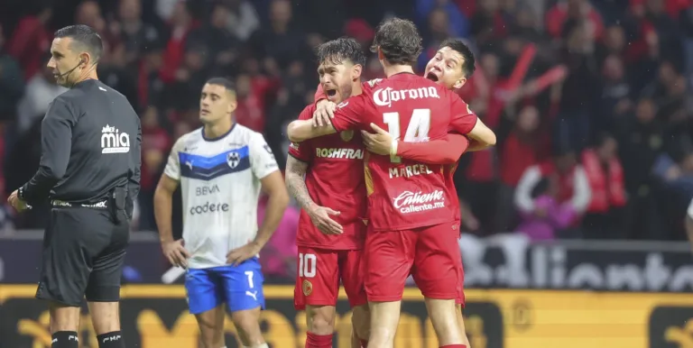 Toluca arrolla 6-2 a Monterrey con Hat trick de Paulinho