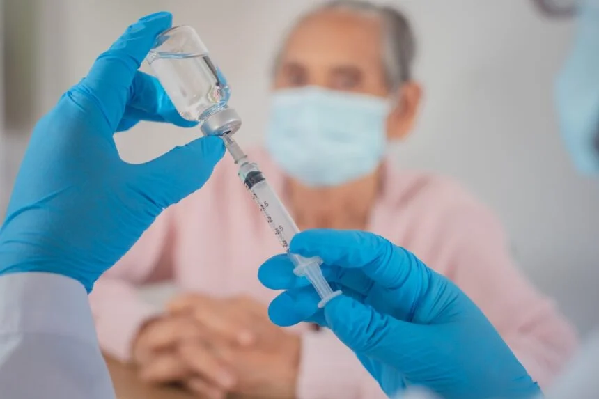 Centros de vacunación gratuita en Atlanta: guía para familias latinas