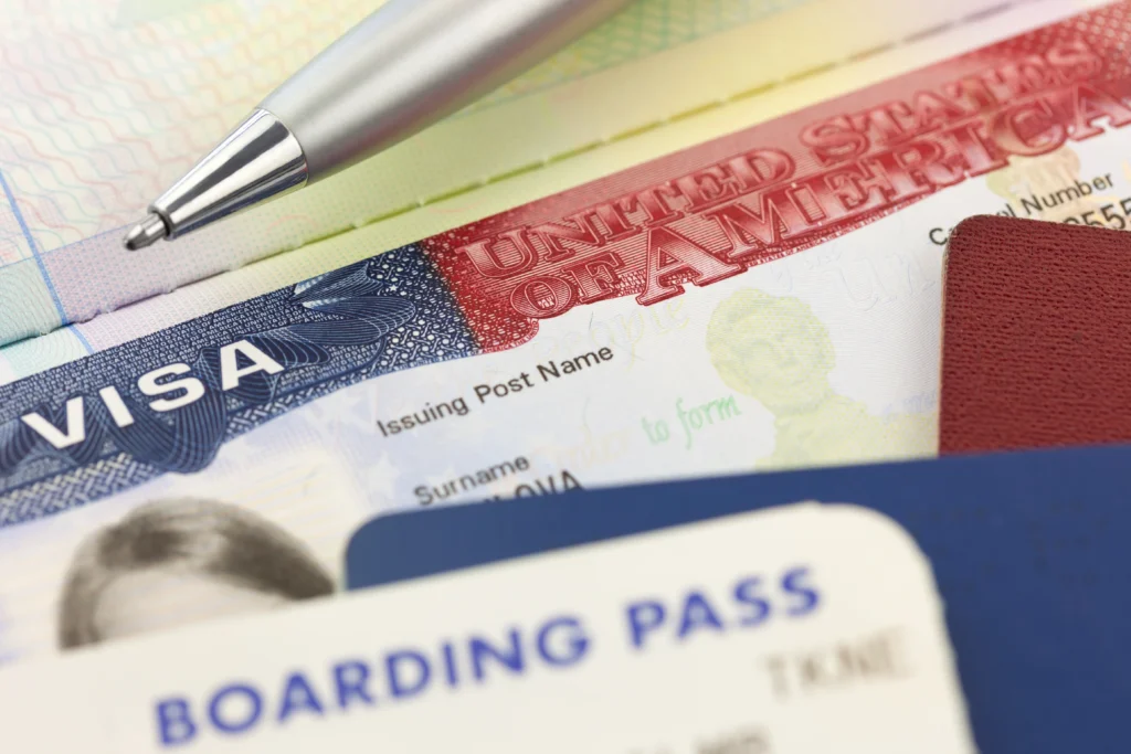 ¿Tu visa está en un pasaporte vencido? Esto debes saber antes de viajar a EE.UU.