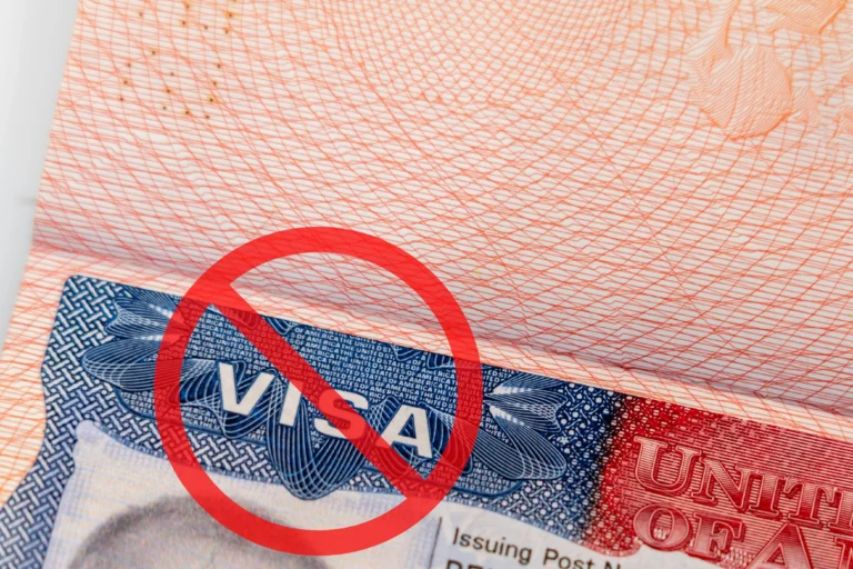 ¡Atención, viajeros! Estos son los errores que pueden costarte la visa
