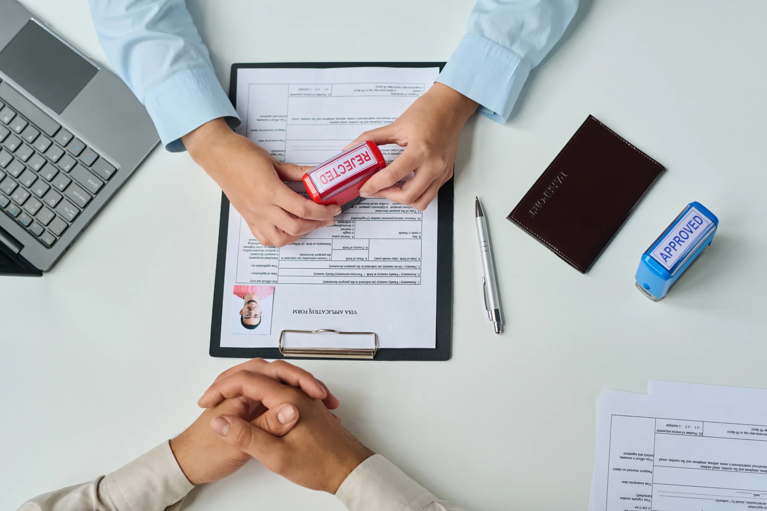 ¡Atención, viajeros! Estos son los errores que pueden costarte la visa