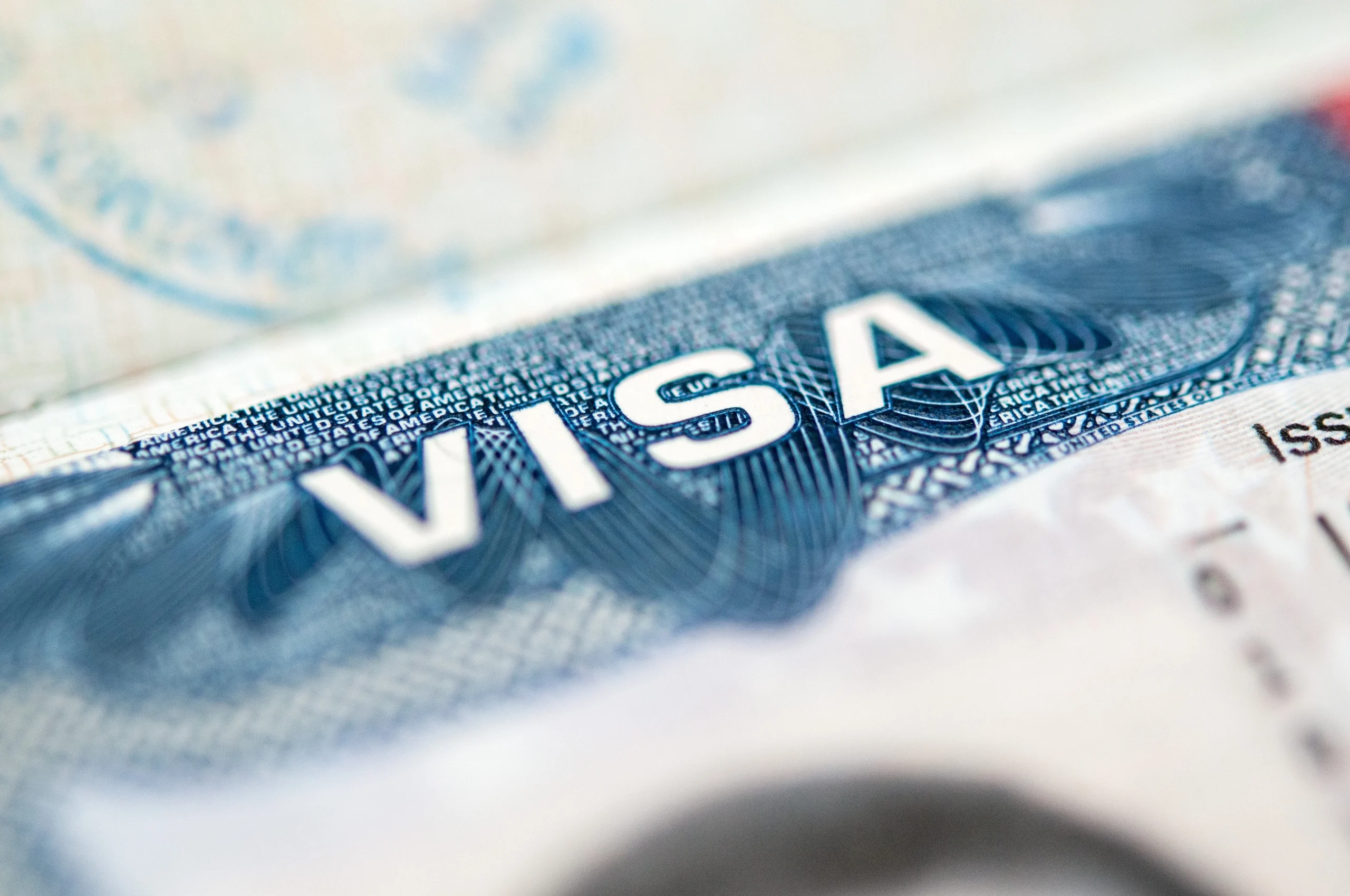 ¿Tu visa está en un pasaporte vencido? Esto debes saber antes de viajar a EE.UU.