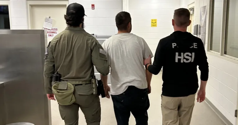 Operativo de ICE en McAllen deja más de 100 detenidos