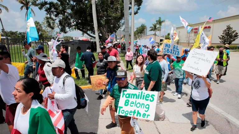 Florida aprueba la SB171 para demandar a inmigrantes