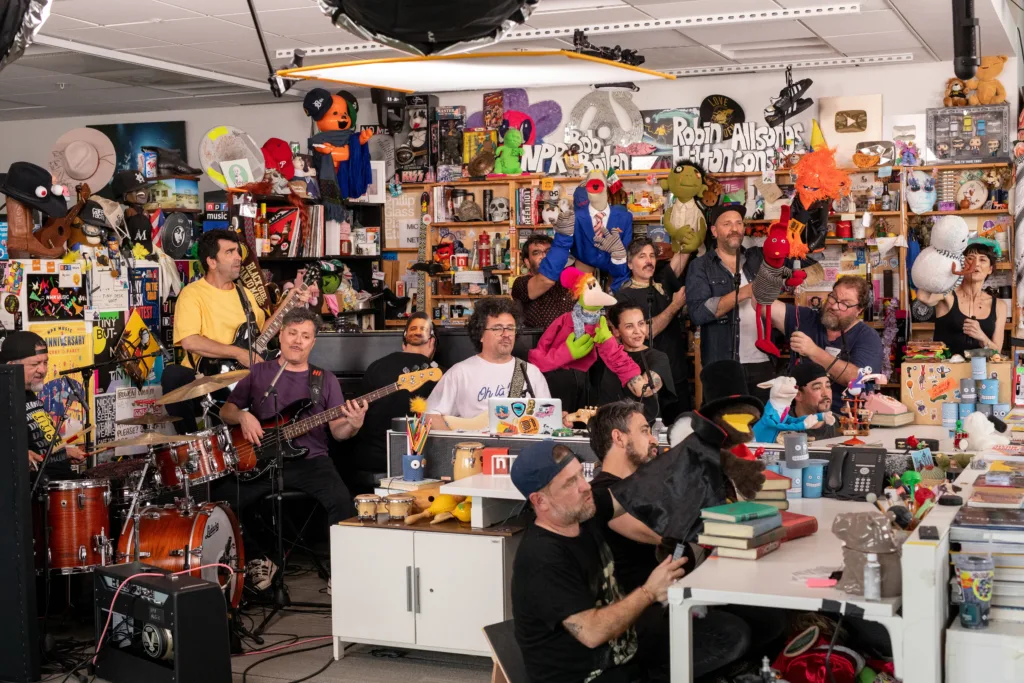 ¿El mejor Tiny Desk? 31 minutos se burla de ICE en concierto