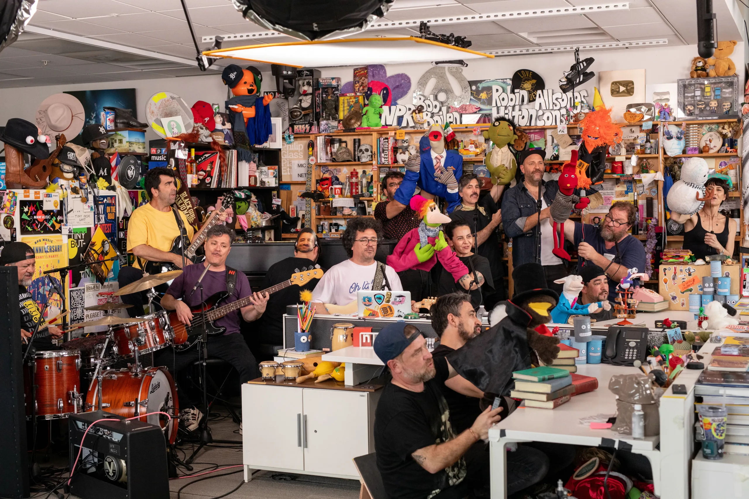 ¿El mejor Tiny Desk? 31 minutos se burla de ICE en concierto