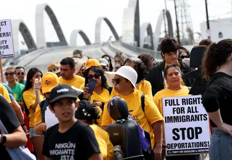 Protestas en Los Ángeles: piden fin a redadas de ICE y acceso a salud