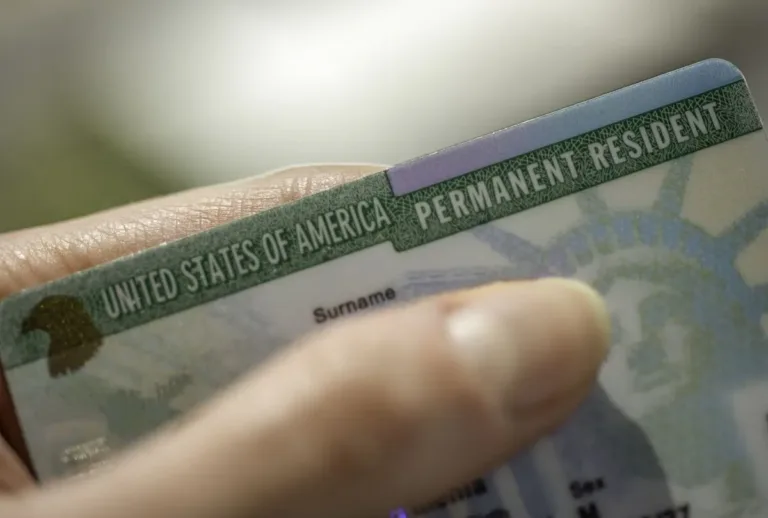 ¿Qué trabajos te consiguen la Green Card más rápido?
