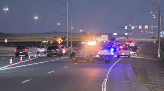 Agente de ICE balea a migrante latino en Phoenix