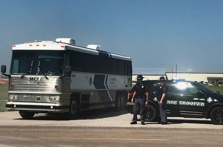 Arrestan en redada a 140 camioneros inmigrantes