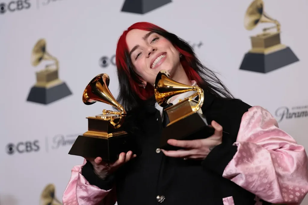 Billie Eilish critica a multimillonarios
