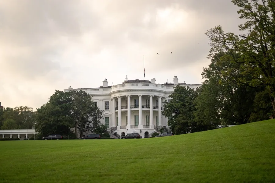 Casa Blanca usa 'Danza Kuduro' para burlarse de arresto de migrantes