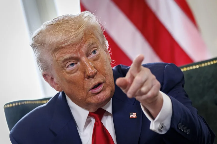 Demandan a Trump