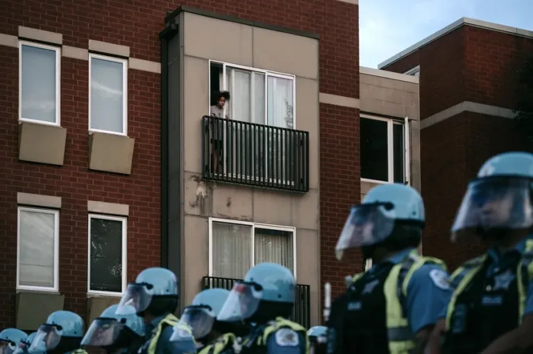 EE.UU. acusa a pandillero de plan para matar al jefe de la Patrulla Fronteriza en Chicago