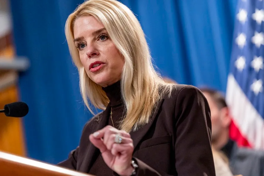 ICE critica a Nueva York por dar licencias a migrantes