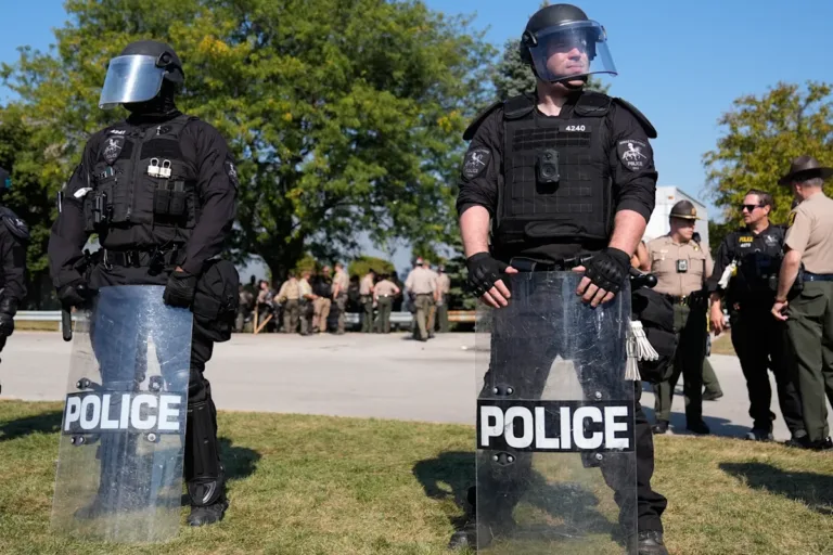 ICE esposó a una concejal hispana en Chicago