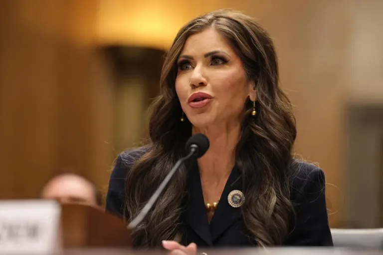 TSA proyectará mensaje anti demócrata de Kristi Noem