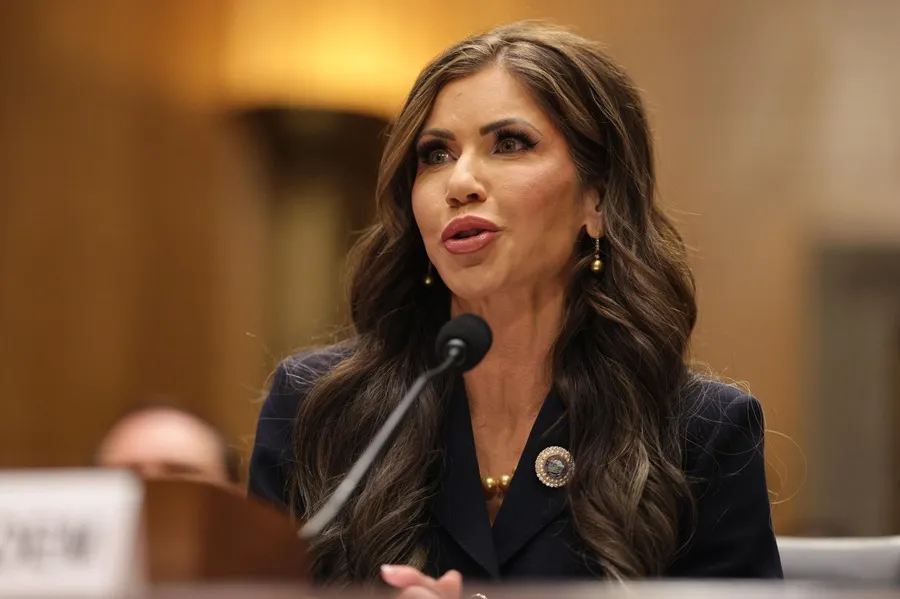 TSA proyectará mensaje anti demócrata de Kristi Noem