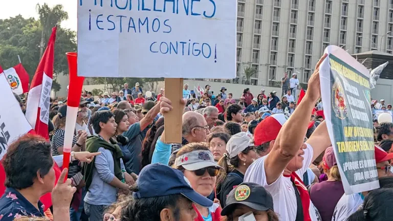 Latinos se alejan de Trump