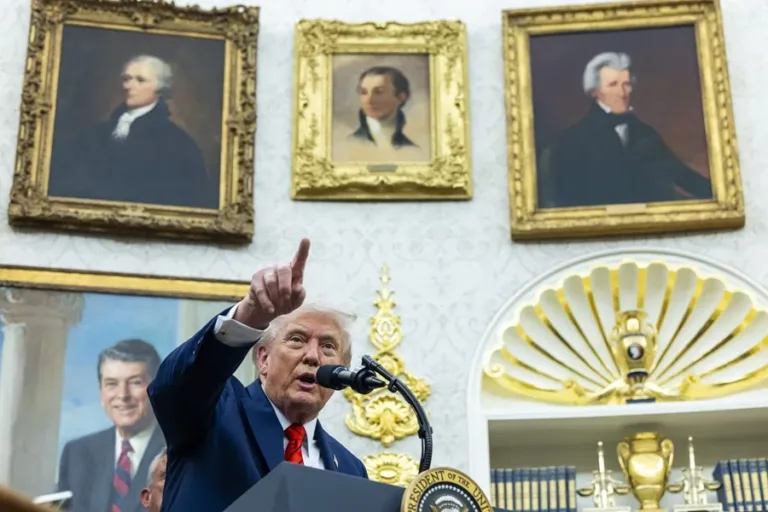 Trump anuncia despidos "demócratas" por cierre de Gobierno