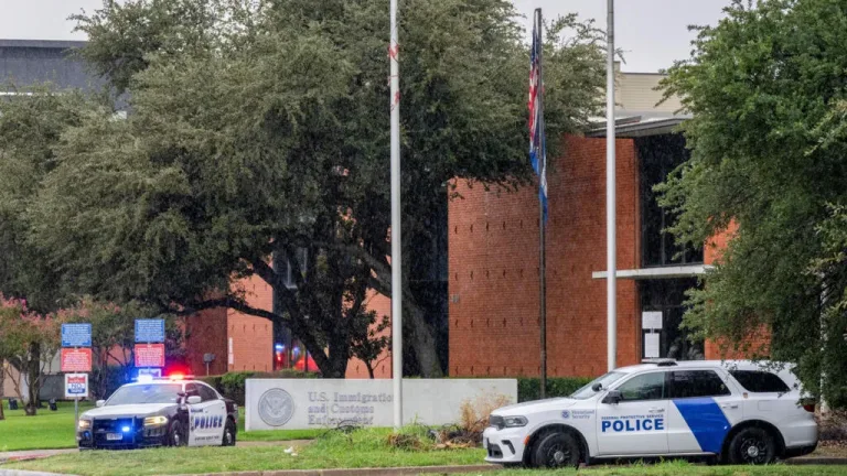 Pastor baleado por ICE demanda
