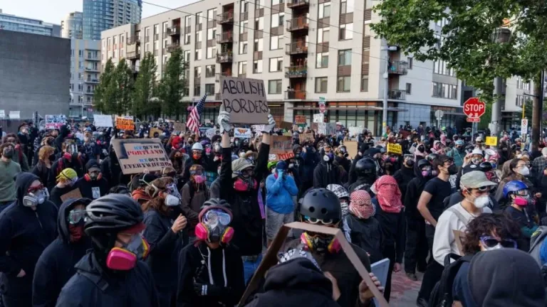 Portland Enfrentamiento entre ICE y migrantes