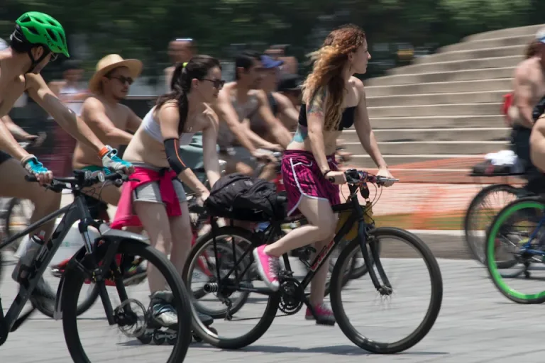 Portland ciclistas sin ropa protestan despliegue