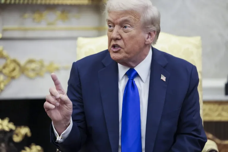 Trump amenaza con cárcel a líderes de Chicago