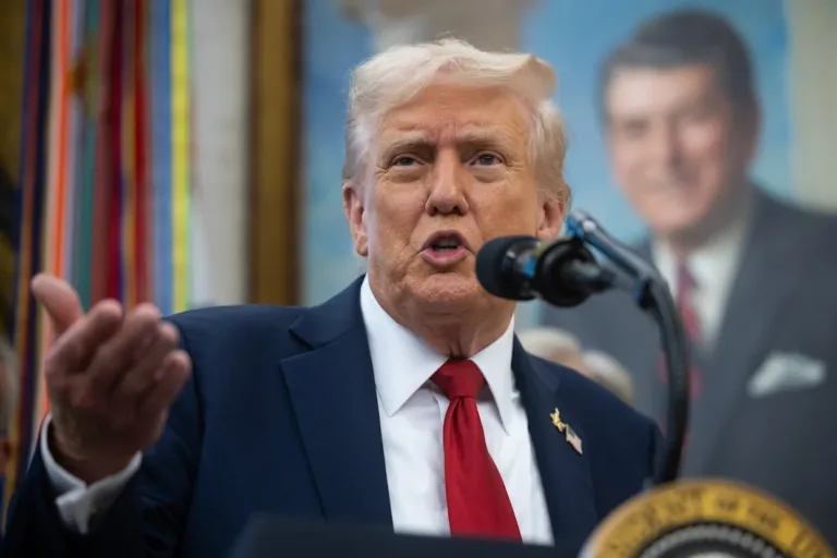 Trump decide que Estados Unidos entra en guerra