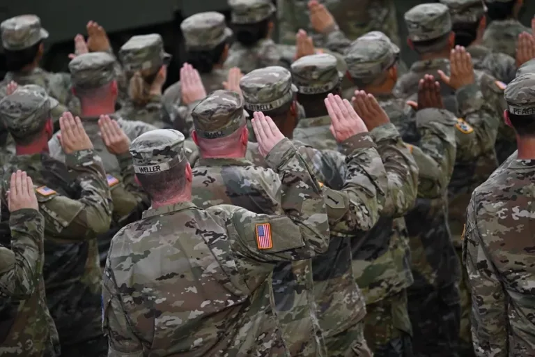 Trump quiere convertir “ciudades peligrosas” en campos militares