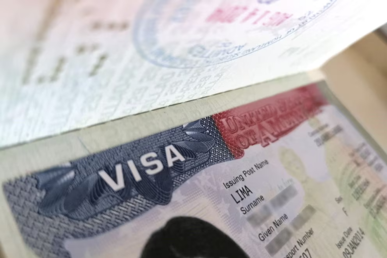 ¡No cometas este error! ¿Qué ropa no usar para tu entrevista de visa?