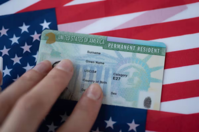 USCIS cambia los trámites de ciudadanía y green card