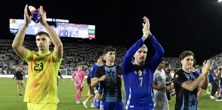 Argentina se pasea ante Puerto Rico en Miami en la vuelta de Messi