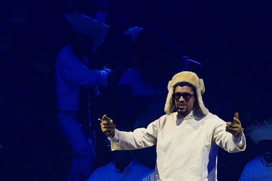 Billboard corona a Bad Bunny y Romeo Santos como reyes latinos del siglo XXI