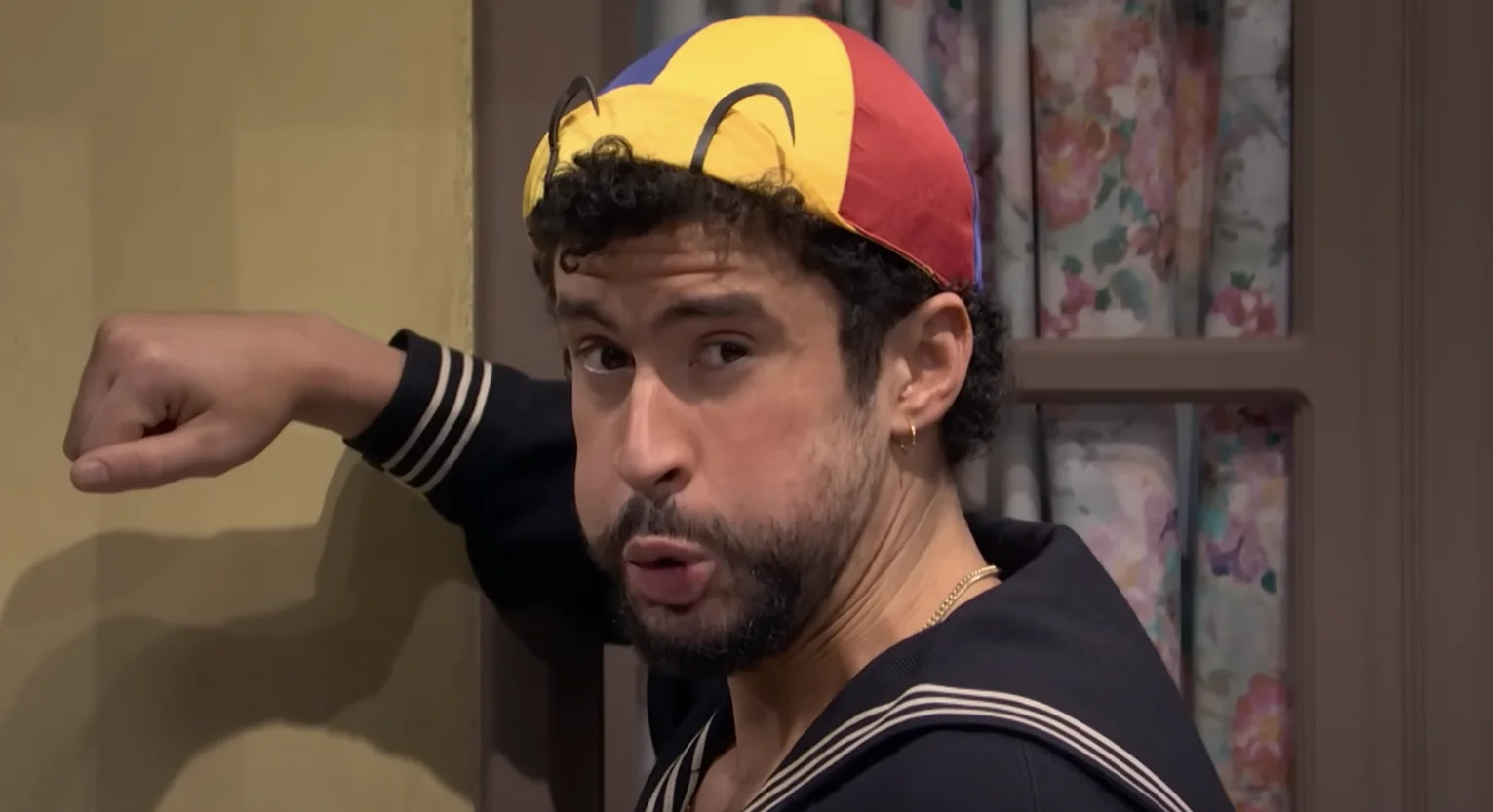 Bad Bunny rinde tributo y risas a Quico en Saturday Night Live”